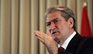 Насрочиха парламентарните избори в Албания за юни догодина