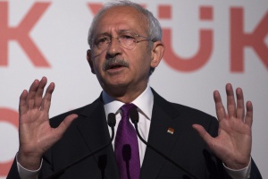 Задържаха приближен на лидера на турската опозиция за връзки с „Фето“