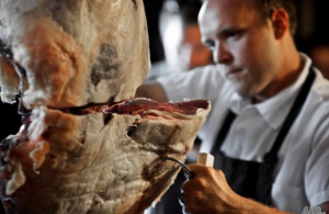 НАП предотврати контрабанден внос на 64 тона замразено месо от Румъния