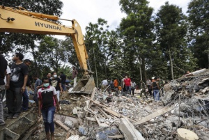 Мощно земетресение удари Индонезия, има жертви (Обновена)