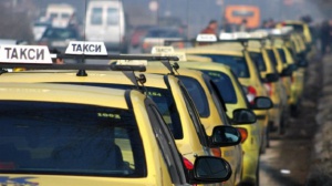 Таксиджиите в Пловдив ще блокират града заради високия годишен данък