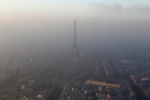 В Париж въвеждат винетки за възрастта на автомобилите заради смога