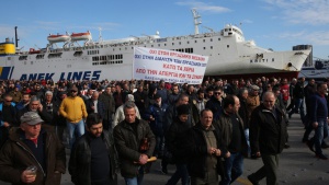 Гръцките моряци спират стачката в неделя. Отказаха им увеличение на данъците