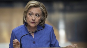 Клинтън иска мерки срещу "фалшивите новини". Жегнаха я за трафик на деца