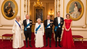 Кейт Мидълтън сложи тиарата на принцеса Даяна за прием в Бъкингамския дворец
