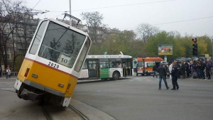 Трамвай дерайлира в София (обновена)