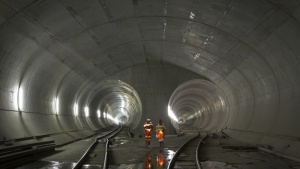 В Швейцария пуснаха в движение най-дългия тунел в света