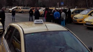 Протест на таксиметрови шофьори в Бургас