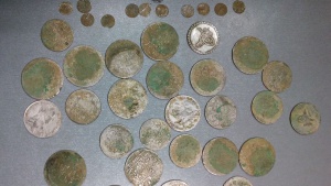 Откриха 38 старинни монети в кола на граничен пункт