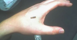 Биохакер си имплантира микрочипове в ръцете. Движи предмети от дистанция