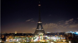 Изгасиха светлините на Айфеловата кула в знак на солидарност с Алепо