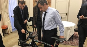 Пловдивска фирма подари ръчно изработен велосипед на Саркози за Коледа