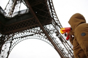 Заради протест! Празничният сезон в Париж беше открит в събота без посещения на Айфелова кула