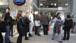 Спират помощите на 90% от безработните в Гърция