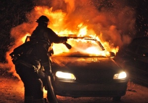 Пожар се разгоря в автокъща в София. Една от версиите е умишлен палеж