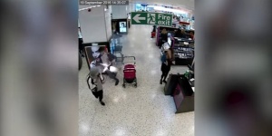 Електронна цигара се самовзриви в джоба на мъж (ВИДЕО)