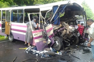 Над 14 души загинаха в автобусна катастрофа в Малайзия