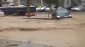 Наводнения в Турция! Улици се превърнаха в реки