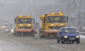 35 снегопочистващи машини обработват маршрутите на градския транспорт в София