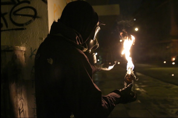 Отново безредици в Атина! Маскирани хвърляха бомби по полицията