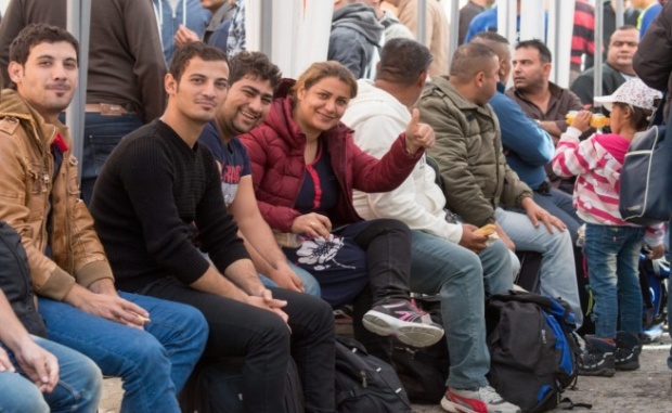 Сирийски бежанец върна 50 хил. евро на германка, забравила ги в стар гардероб