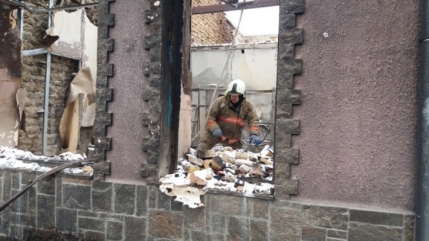 Безработни се включиха в разчистването на срутените сгради в Хитрино