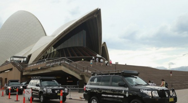 В Сидни задържаха мъж от Лондон, планирал атаки по Нова година