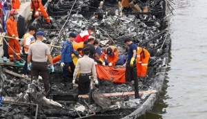Пожар на ферибот отне живота на 23 души в Индонезия