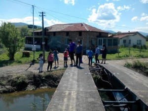 Село край Карлово остана без мост, след като военните си го взеха обратно