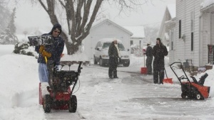 Снежните виелици в САЩ оставиха без ток хиляди