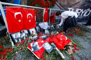 Собственикът на окървавения клуб в Истанбул се включи в протест срещу тероризма