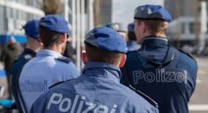 Неизвестен откри огън по полицаи в Швейцария
