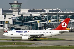 Двама чужденци са задържани на летище "Ататюрк" в Истанбул по подозрение за връзки с нападението в нощния клуб