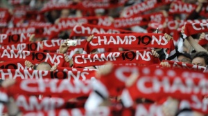 Фен на Ман Юнайтед издъхна на трибуните след сърдечен удар