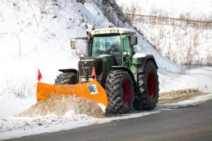 74 машини обаботват междуселските пътища край Ловеч