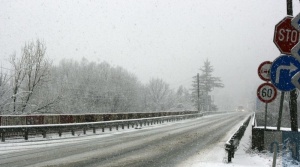 С верижна техника изтеглиха закъсали ТИР-ове край Търново