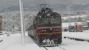 70 пътници останаха блокирани край Лозарево заради повреда в локомотива