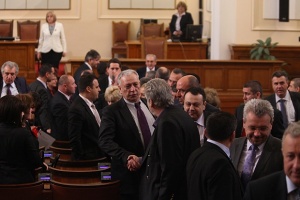 Българските депутати са с най-ниски доходи в ЕС