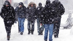 Над 100 души са с фрактури от падания заради поледиците