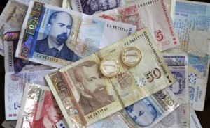 Експерти: Всеки трети българин не си прави сметка на парите
