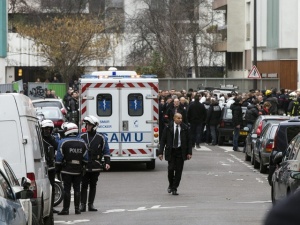 Стотици почетоха паметта на жертвите от "Шарли Ебдо" в Париж