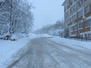 Времето остава много студено, на места снеговалежа ще премине в дъжд