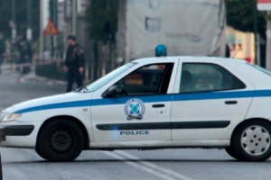Простреляха полицай пред офис на партия в Атина