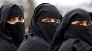 Властите в Мароко забраниха производството на бурки