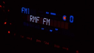 Норвегия спира FM радиовълните от днес