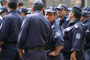 Нови 3000 полицаи ще помагат в борбата с битовата престъпност по селата