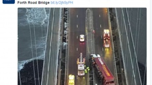 Блокирани магистрали в Шотландия и Северна Англия заради бурен вятър