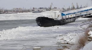 Кораби пускат котва край Силистра заради ледовете по Дунав
