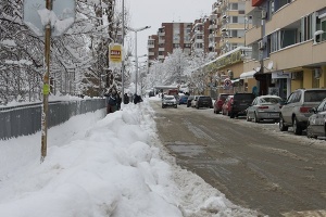 Започна извозването на снега от центъра на Търново