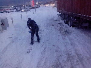 В Бургас извозват снега от улиците към пристанището